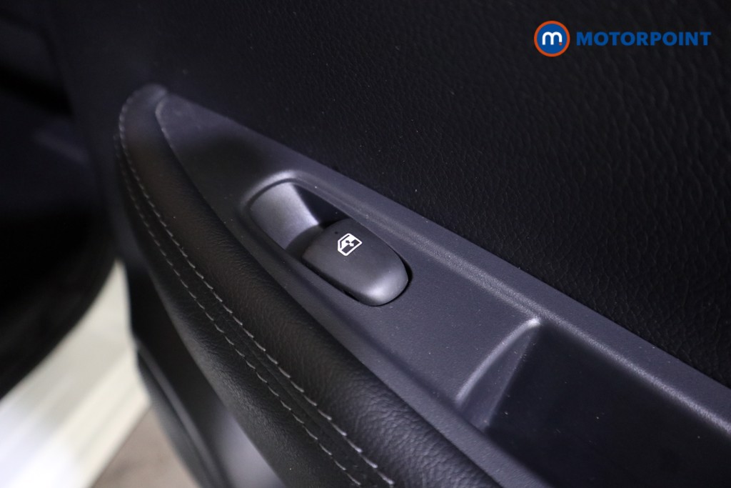 Nissan Qashqai Tekna Manual Diesel SUV - Stock Number (1579513) - 17th supplementary image