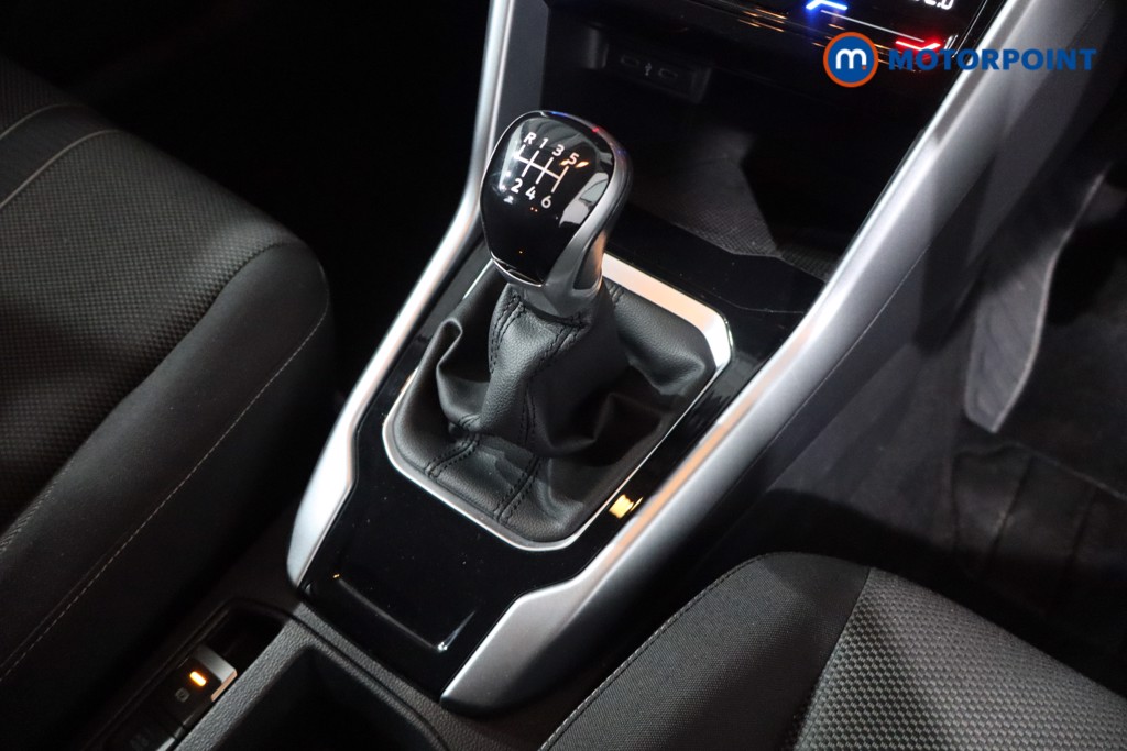 Volkswagen T-Roc Life Manual Petrol SUV - Stock Number (1596471) - 16th supplementary image