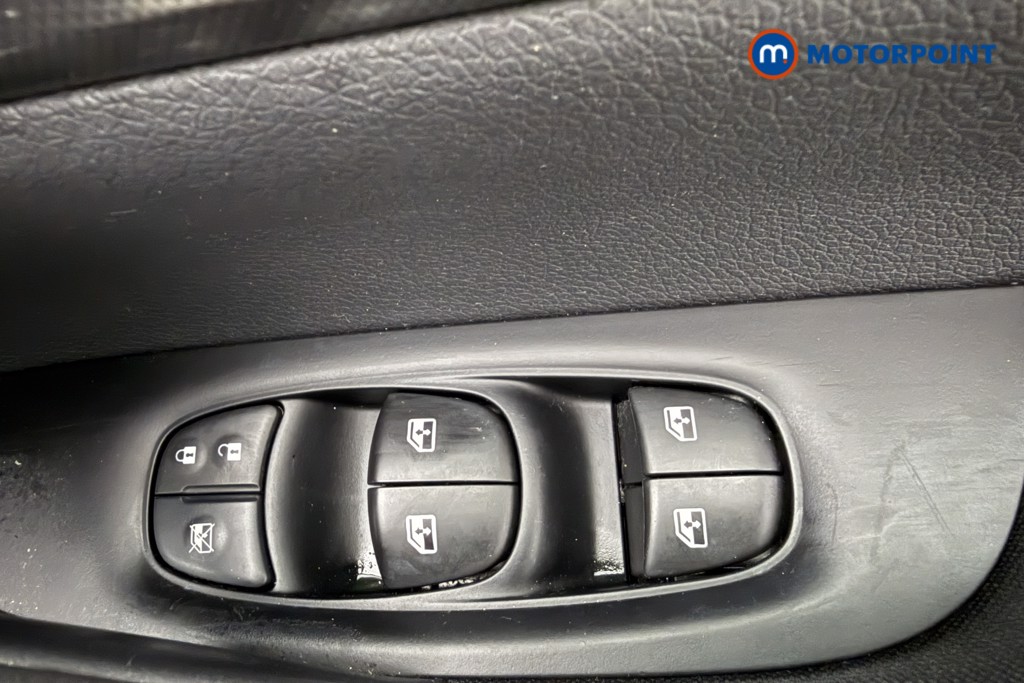 Nissan Qashqai N-Connecta Manual Petrol SUV - Stock Number (1605067) - 19th supplementary image