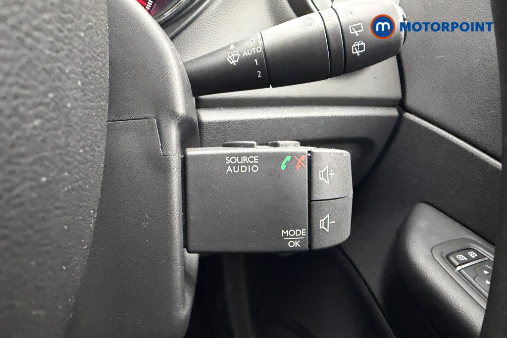 Renault Captur Iconic Manual Petrol SUV - Stock Number (1606171) - 7th supplementary image