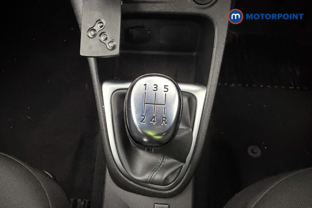 Renault Captur Iconic Manual Petrol SUV - Stock Number (1606171) - 13th supplementary image