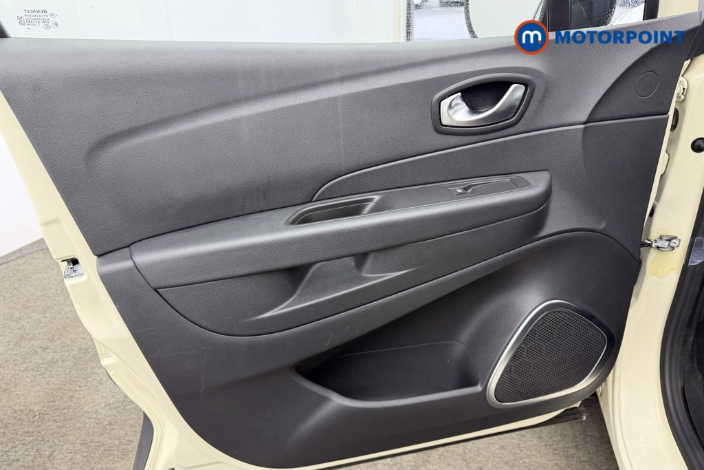 Renault Captur Iconic Manual Petrol SUV - Stock Number (1606171) - 33rd supplementary image