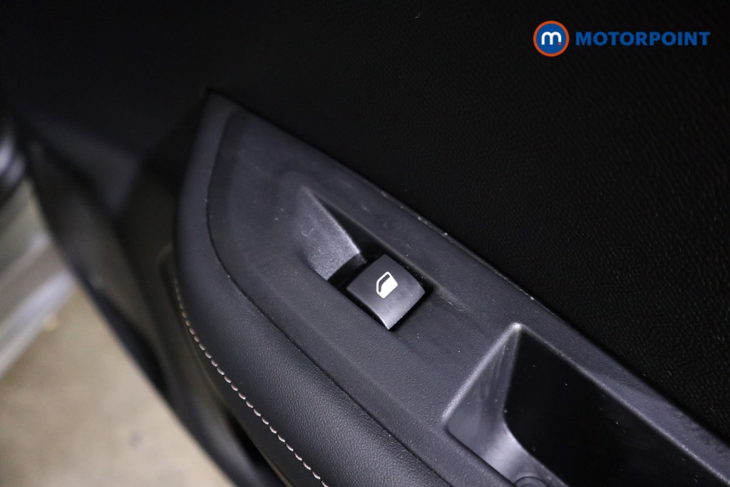 Peugeot 2008 Allure Manual Petrol SUV - Stock Number (1609828) - 16th supplementary image