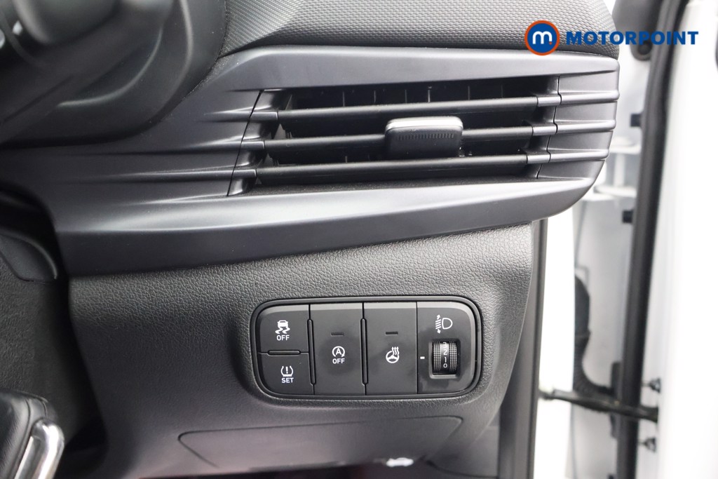 Hyundai I20 Premium Manual Petrol Hatchback - Stock Number (1610710) - 7th supplementary image