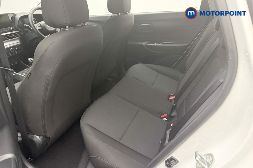 Hyundai I20 Advance Manual Petrol Hatchback - Stock Number (1610725) - 4th supplementary image