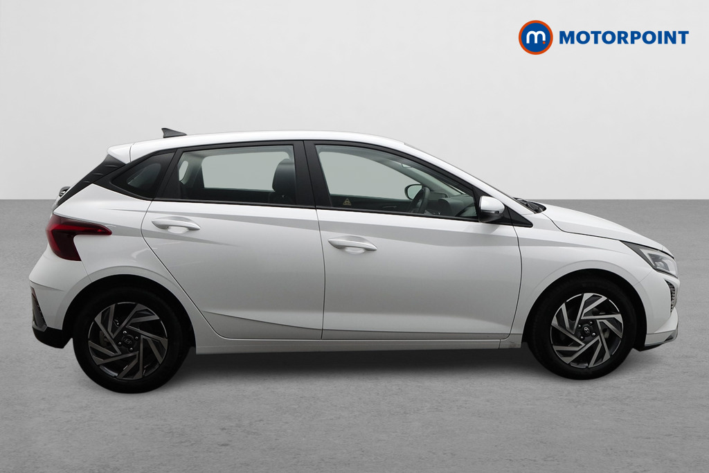 Hyundai I20 Advance Manual Petrol Hatchback - Stock Number (1610725) - Drivers side