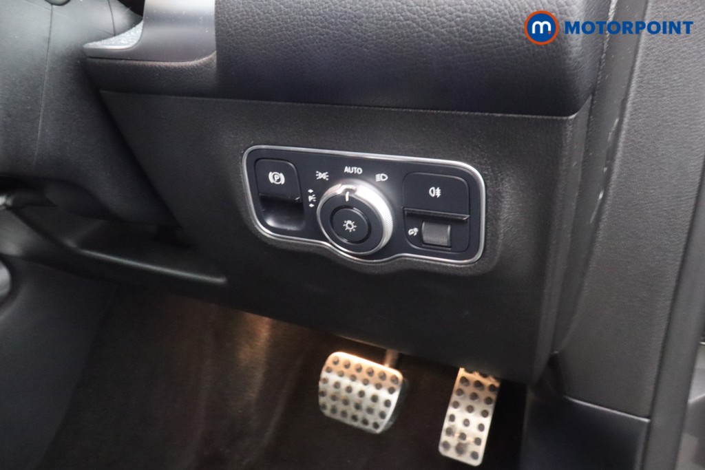 Mercedes-Benz GLB Amg Line Automatic Petrol SUV - Stock Number (1611004) - 19th supplementary image