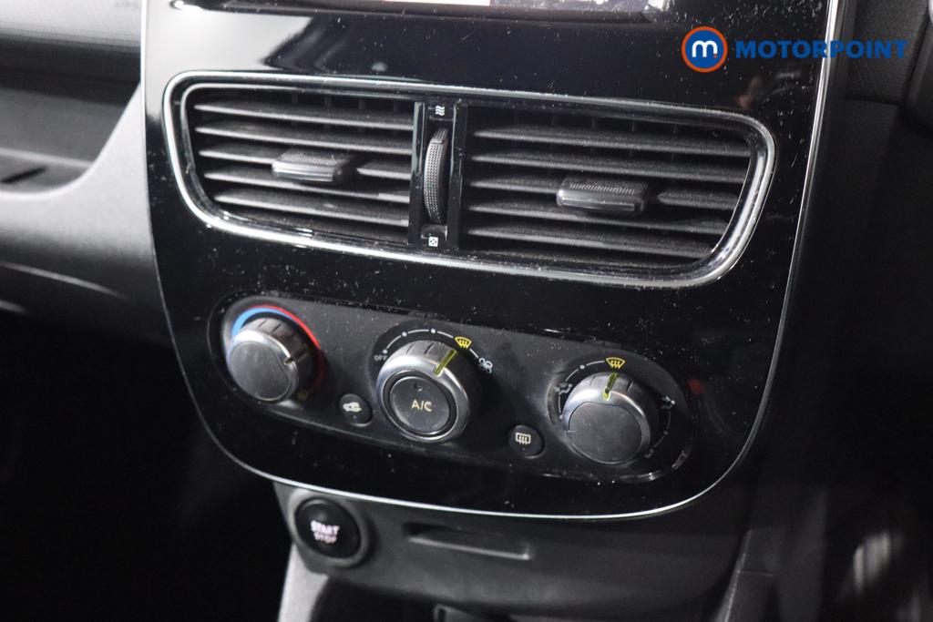 Renault Clio Iconic Manual Petrol Hatchback - Stock Number (1612292) - 4th supplementary image