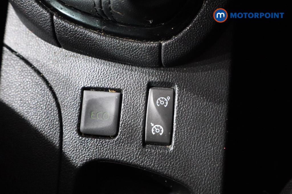 Renault Clio Iconic Manual Petrol Hatchback - Stock Number (1612292) - 6th supplementary image