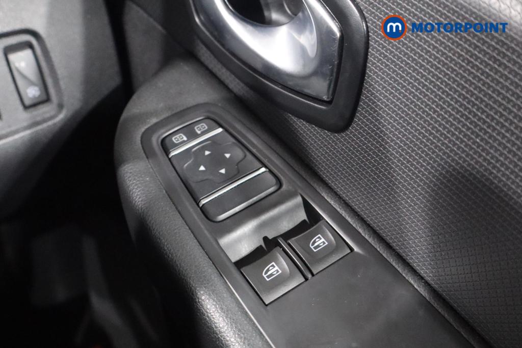 Renault Clio Iconic Manual Petrol Hatchback - Stock Number (1612292) - 9th supplementary image