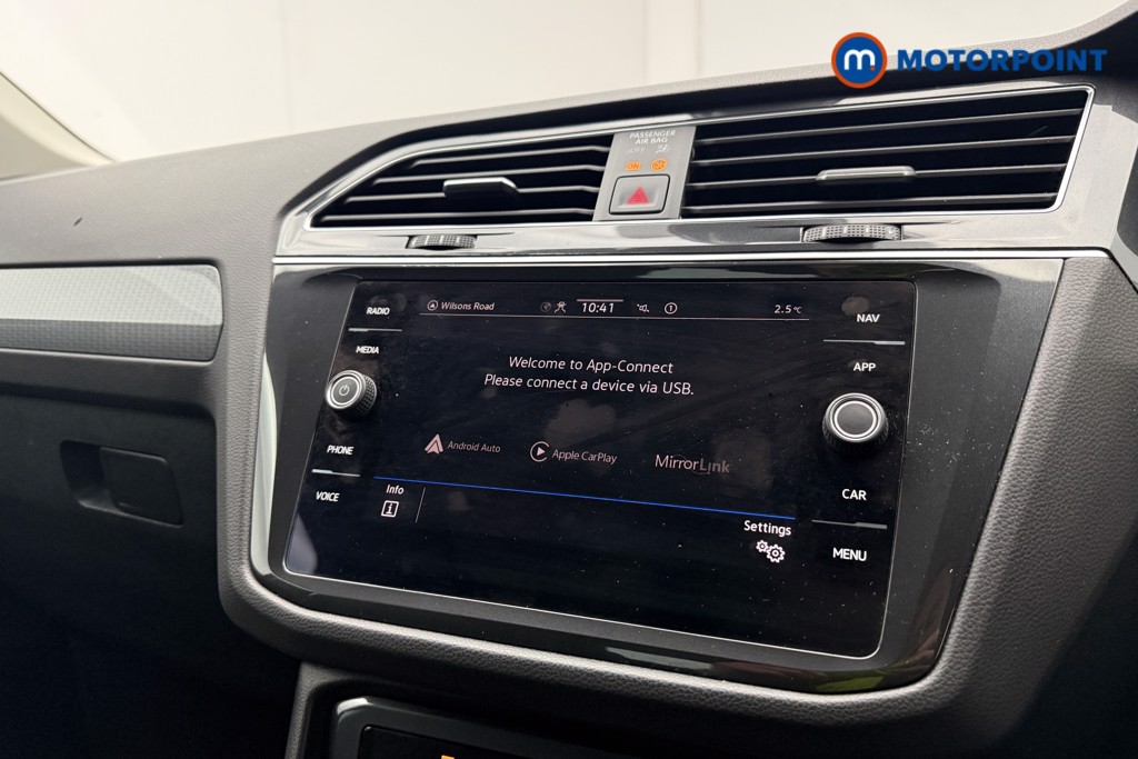 Volkswagen Tiguan Life Automatic Petrol SUV - Stock Number (1606744) - 13th supplementary image