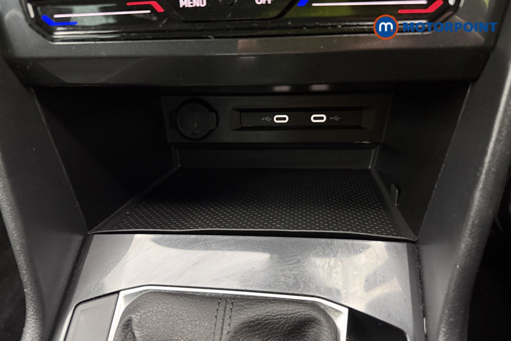 Volkswagen Tiguan Life Automatic Petrol SUV - Stock Number (1606744) - 15th supplementary image