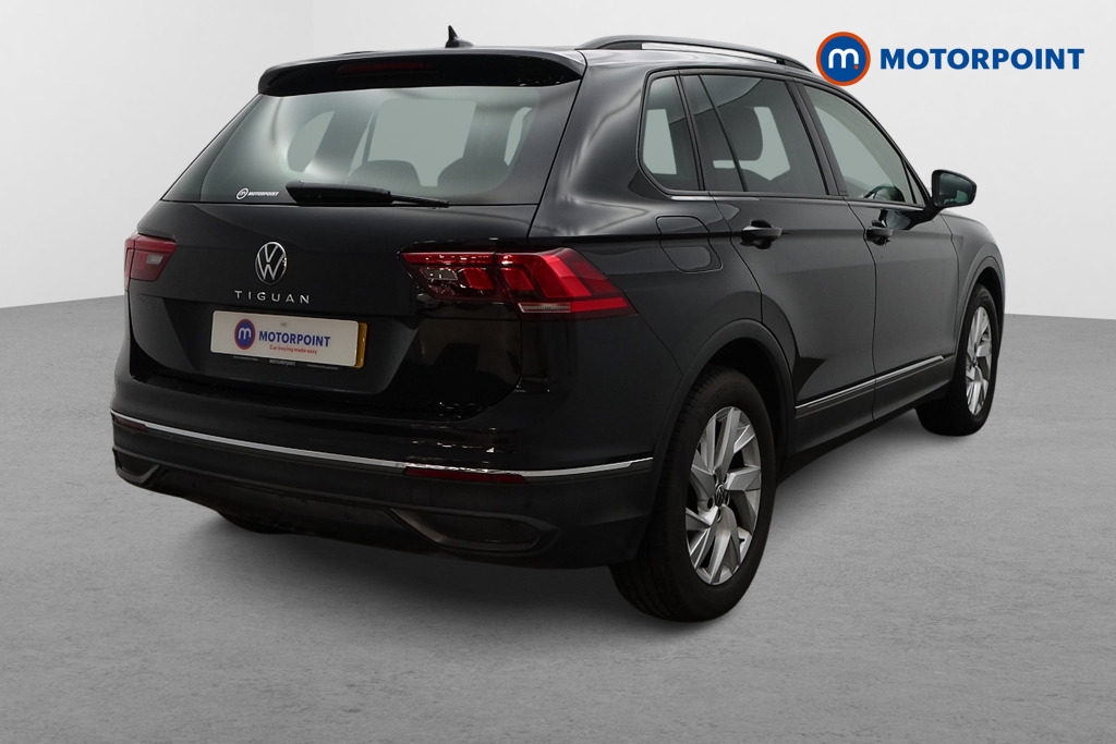 Volkswagen Tiguan Life Automatic Petrol SUV - Stock Number (1606744) - Drivers side rear corner
