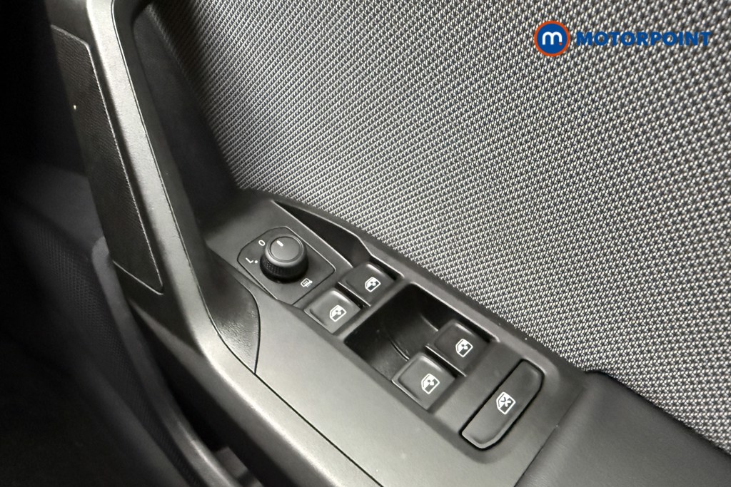 Seat Leon Se Dynamic Manual Petrol Hatchback - Stock Number (1607107) - 15th supplementary image