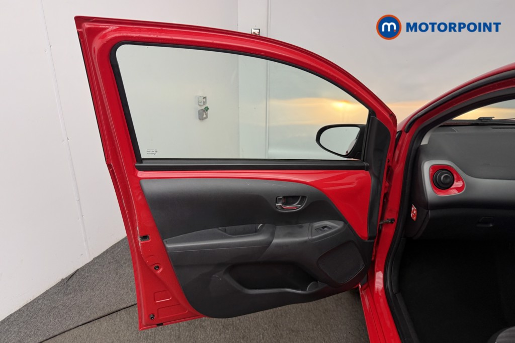 Toyota Aygo X-Play Manual Petrol Hatchback - Stock Number (1608305) - 4th supplementary image