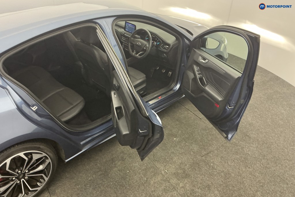 Ford Focus St-Line X Manual Petrol Hatchback - Stock Number (1610665) - 9th supplementary image