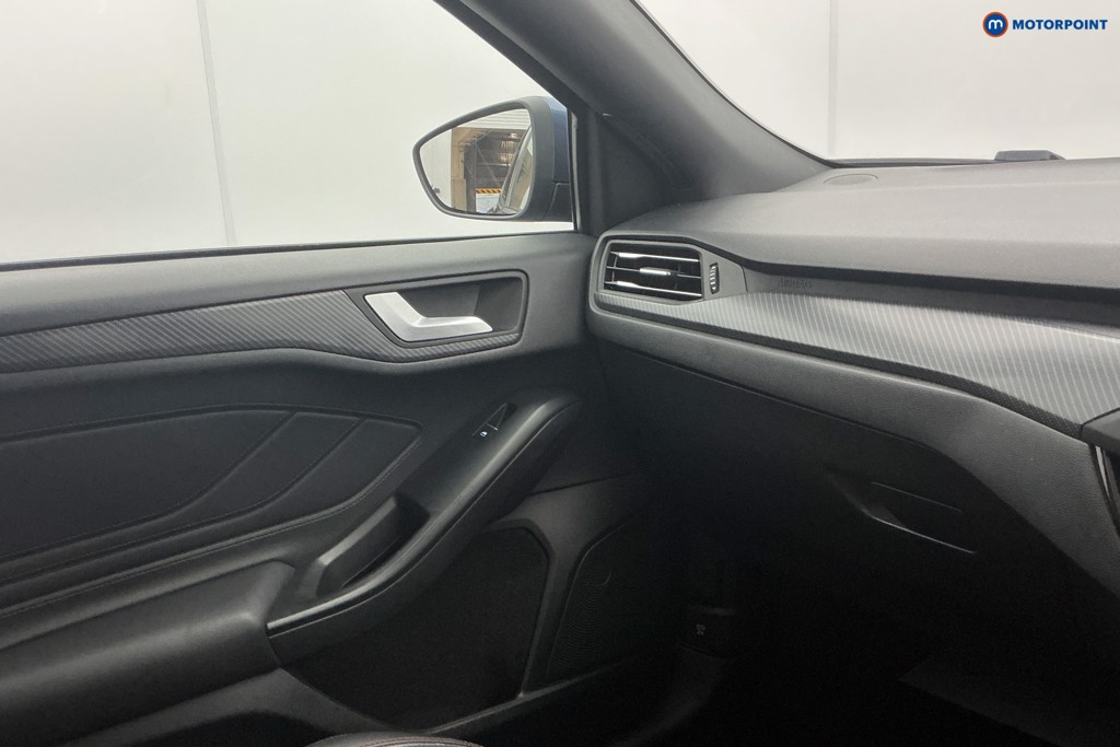 Ford Focus St-Line X Manual Petrol Hatchback - Stock Number (1610665) - 21st supplementary image