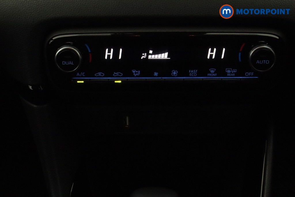 Toyota Yaris Dynamic Automatic Petrol-Electric Hybrid Hatchback - Stock Number (1611602) - 3rd supplementary image