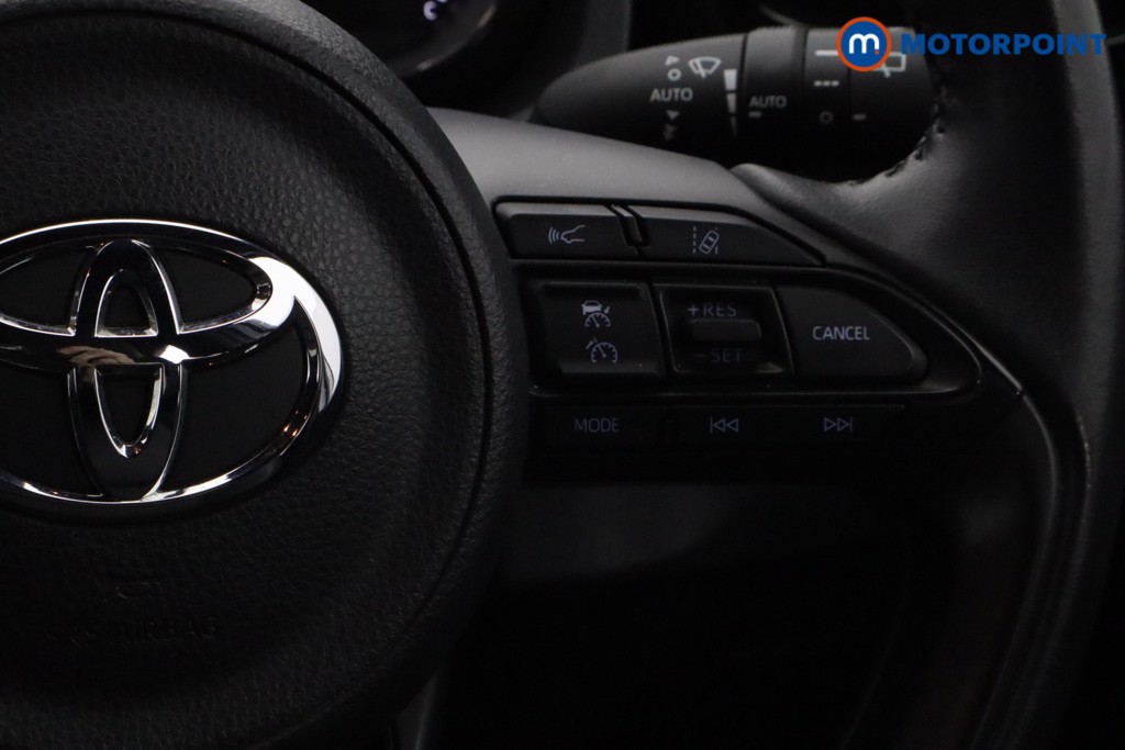 Toyota Yaris Dynamic Automatic Petrol-Electric Hybrid Hatchback - Stock Number (1611602) - 8th supplementary image