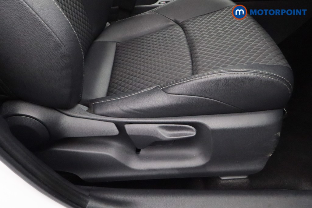 Toyota Yaris Dynamic Automatic Petrol-Electric Hybrid Hatchback - Stock Number (1611602) - 14th supplementary image