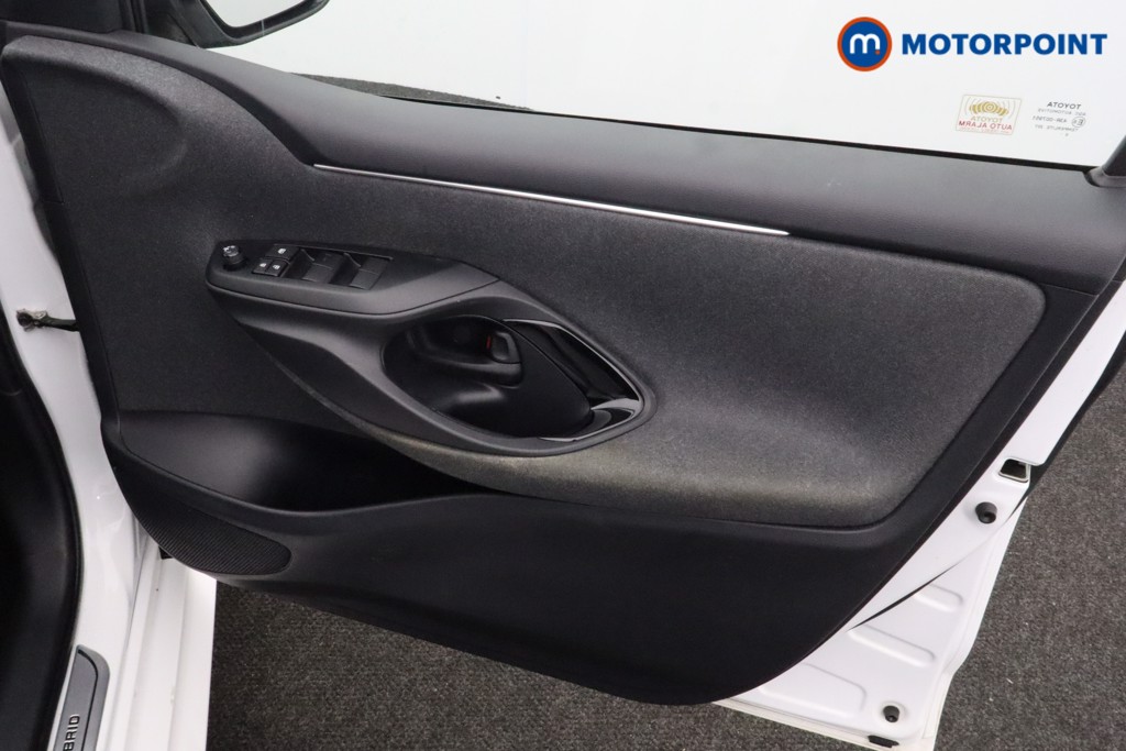 Toyota Yaris Dynamic Automatic Petrol-Electric Hybrid Hatchback - Stock Number (1611602) - 19th supplementary image