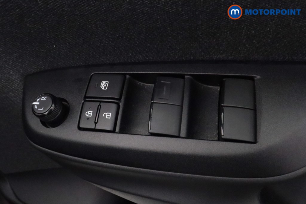 Toyota Yaris Dynamic Automatic Petrol-Electric Hybrid Hatchback - Stock Number (1611602) - 20th supplementary image