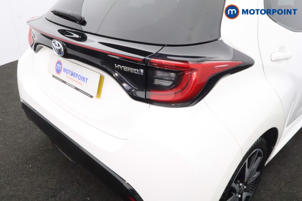 Toyota Yaris Dynamic Automatic Petrol-Electric Hybrid Hatchback - Stock Number (1611602) - 34th supplementary image