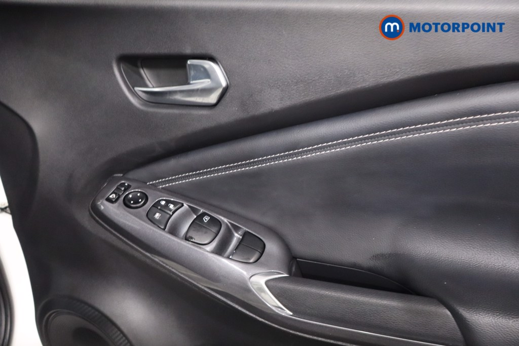 Nissan Juke N-Connecta Automatic Petrol-Electric Hybrid SUV - Stock Number (1611877) - 25th supplementary image