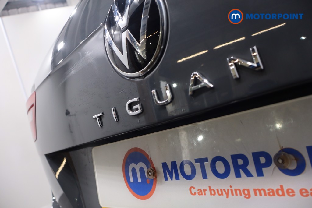 Volkswagen Tiguan R-Line Automatic Petrol SUV - Stock Number (1612991) - 39th supplementary image