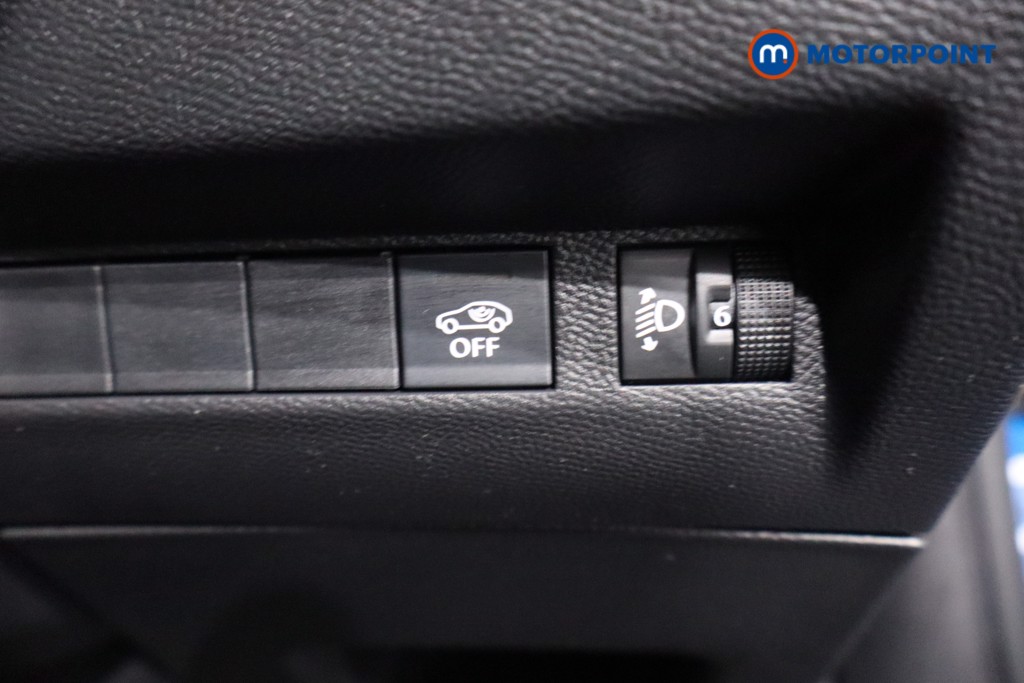 Peugeot 2008 Allure Manual Petrol SUV - Stock Number (1613103) - 17th supplementary image