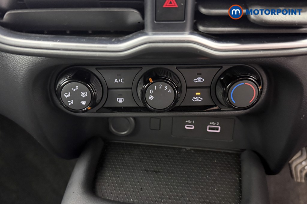 Nissan Juke Acenta Premium Manual Petrol SUV - Stock Number (1613391) - 9th supplementary image