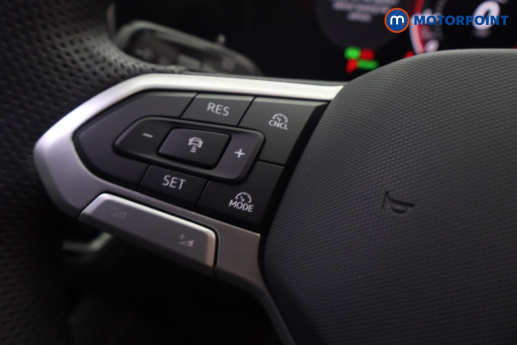 Volkswagen Tiguan R-Line Automatic Petrol SUV - Stock Number (1613344) - 3rd supplementary image