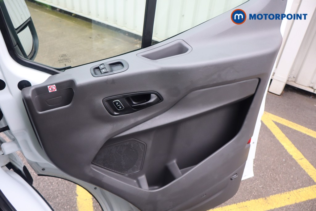 Ford Transit Limited Automatic Diesel Medium Roof Van - Stock Number (1608657) - 14th supplementary image