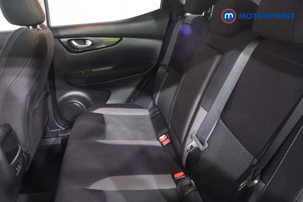 Nissan Qashqai N-Connecta Manual Petrol SUV - Stock Number (1612070) - 5th supplementary image