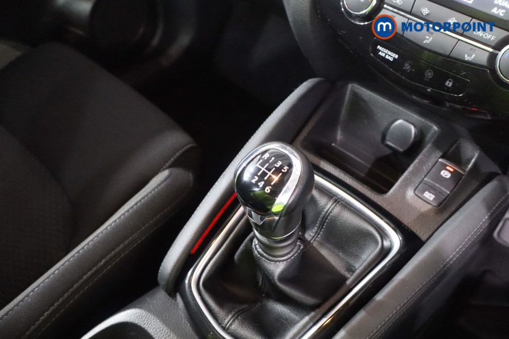 Nissan Qashqai N-Connecta Manual Petrol SUV - Stock Number (1612070) - 15th supplementary image