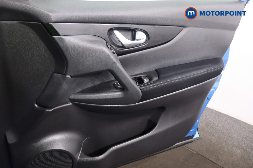 Nissan Qashqai N-Connecta Manual Petrol SUV - Stock Number (1612070) - 20th supplementary image
