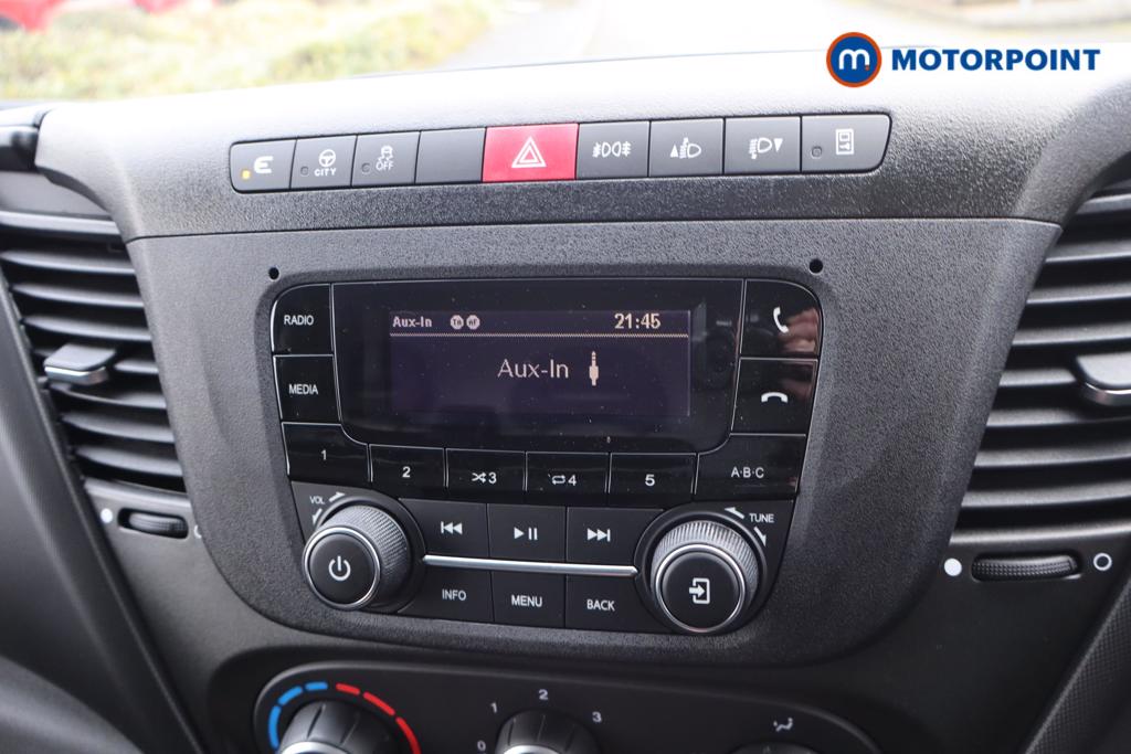 Iveco Daily Business Manual Diesel High Volume-High Roof Van - Stock Number (1597398) - 4th supplementary image