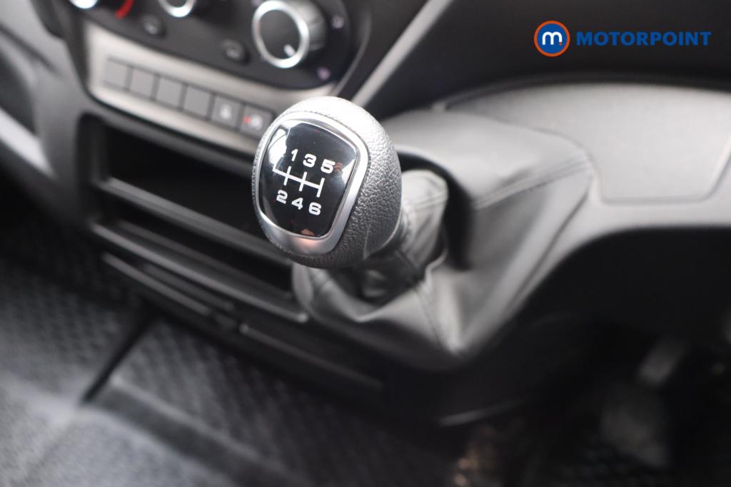 Iveco Daily Business Manual Diesel High Volume-High Roof Van - Stock Number (1597398) - 6th supplementary image