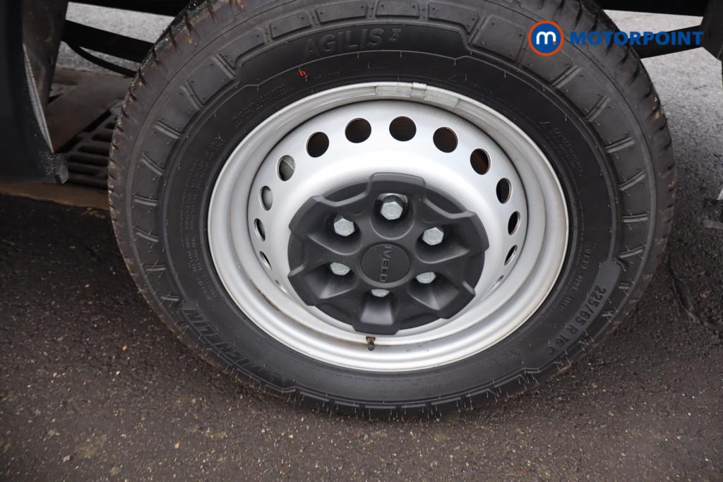 Iveco Daily Business Manual Diesel High Volume-High Roof Van - Stock Number (1597398) - 17th supplementary image