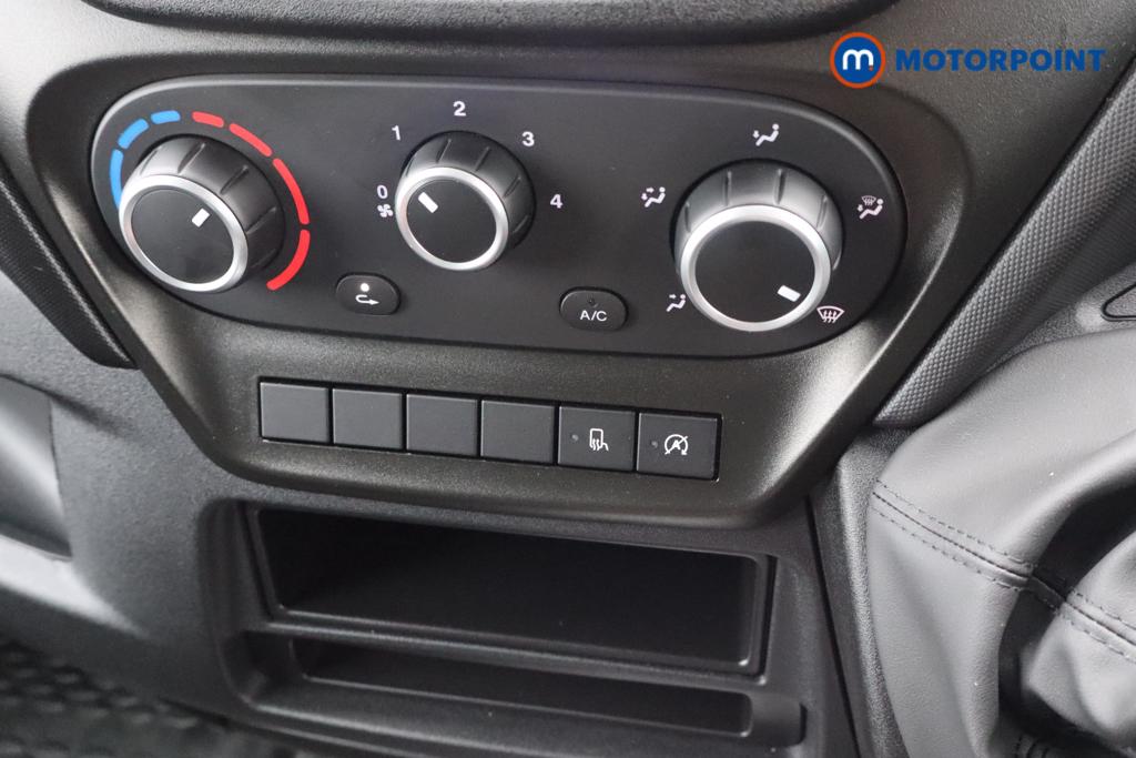 Iveco Daily Business Manual Diesel High Volume-High Roof Van - Stock Number (1597403) - 5th supplementary image