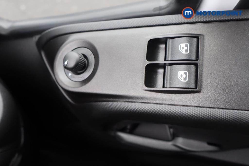 Iveco Daily Business Manual Diesel High Volume-High Roof Van - Stock Number (1597403) - 9th supplementary image