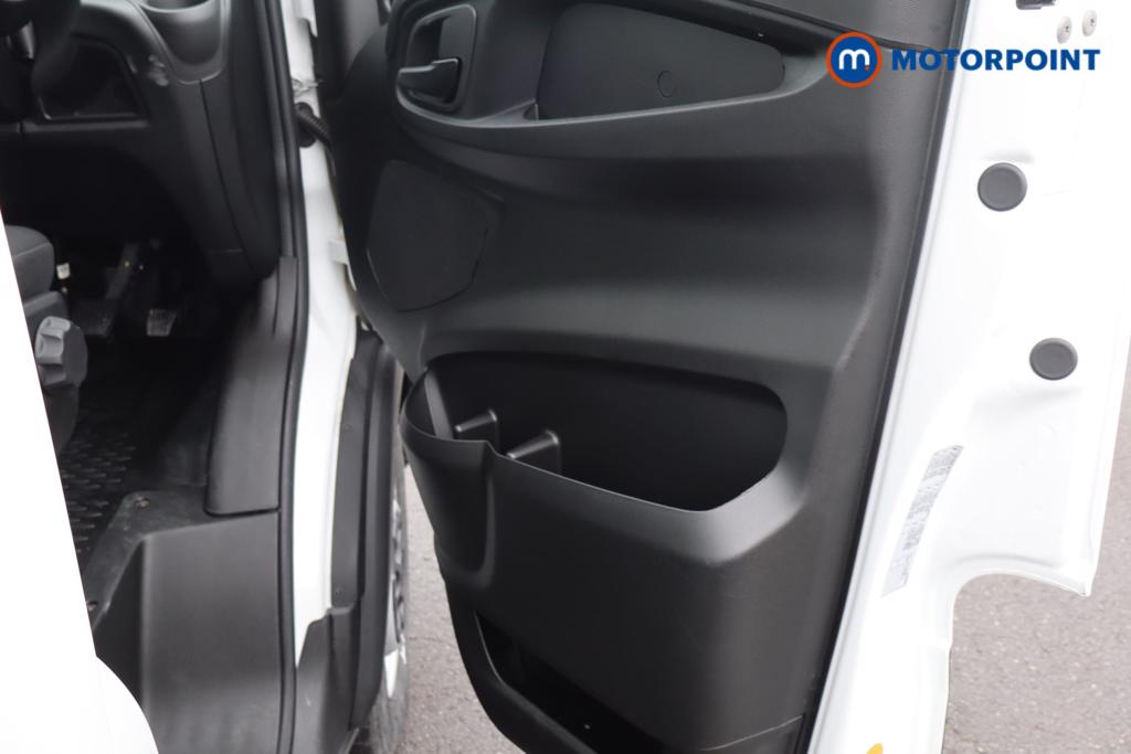 Iveco Daily Business Manual Diesel High Volume-High Roof Van - Stock Number (1597403) - 10th supplementary image