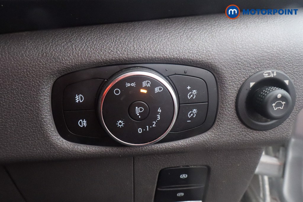 Ford Transit Limited Automatic Diesel Medium Roof Van - Stock Number (1605117) - 6th supplementary image