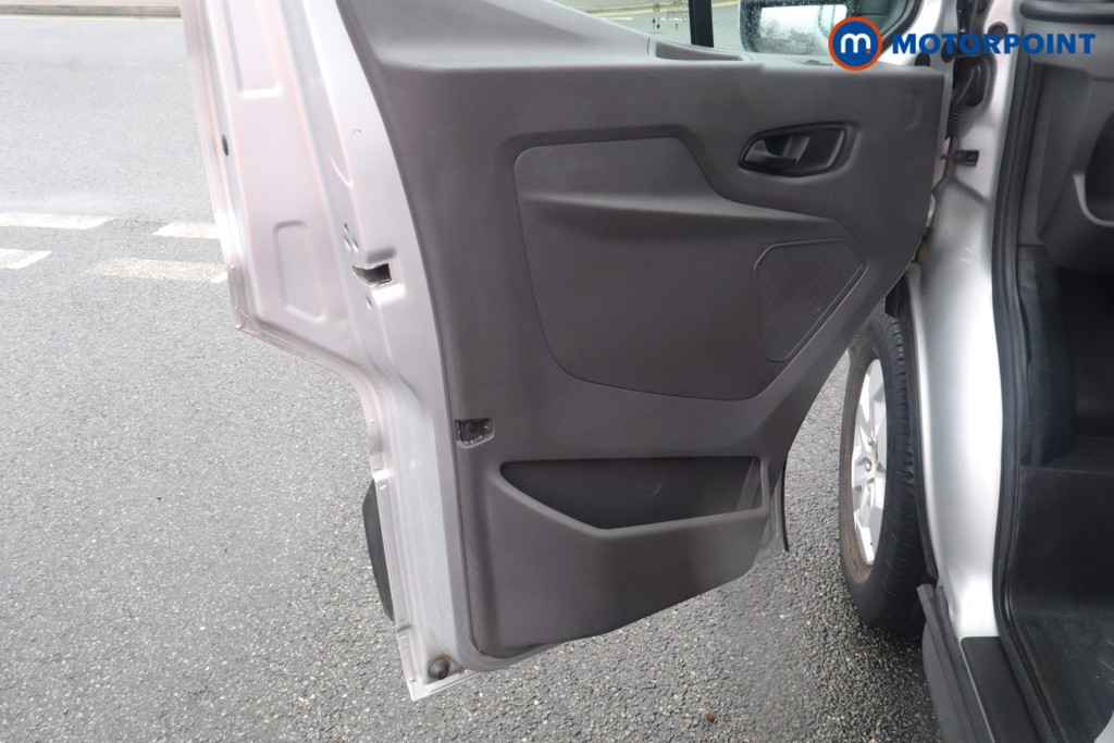 Ford Transit Limited Automatic Diesel Medium Roof Van - Stock Number (1605117) - 18th supplementary image