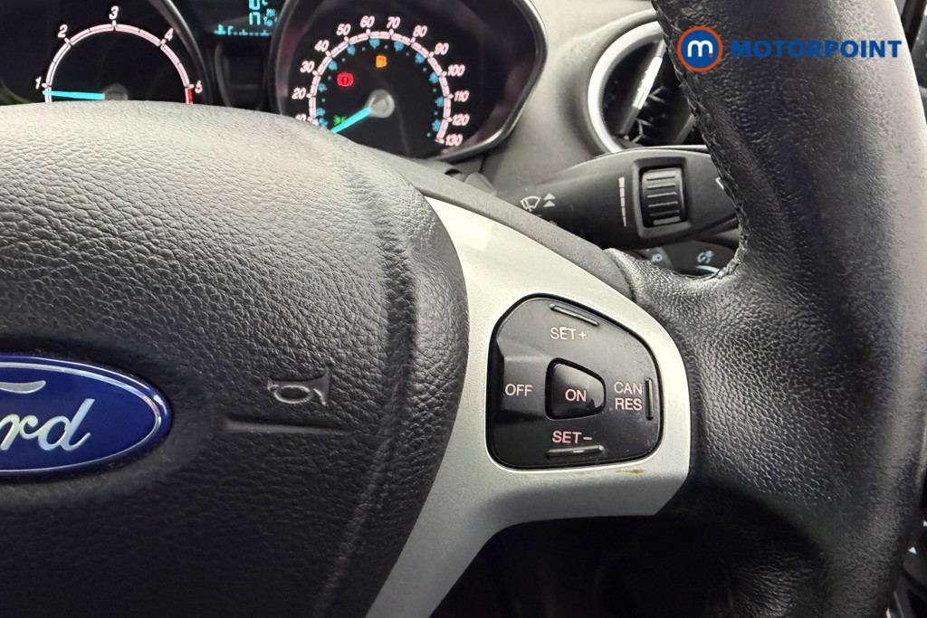 Ford Fiesta Zetec Manual Diesel Hatchback - Stock Number (1605764) - 4th supplementary image