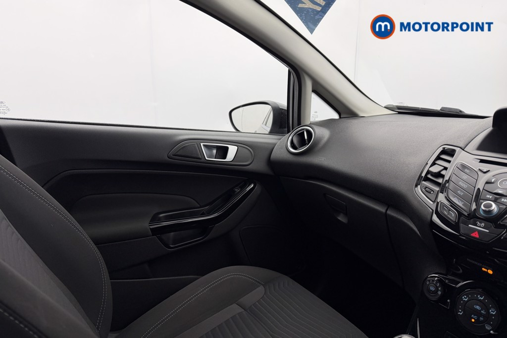 Ford Fiesta Zetec Manual Diesel Hatchback - Stock Number (1605764) - 16th supplementary image