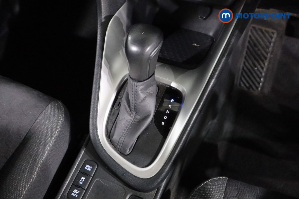 Toyota Yaris Design Automatic Petrol-Electric Hybrid Hatchback - Stock Number (1608935) - 10th supplementary image