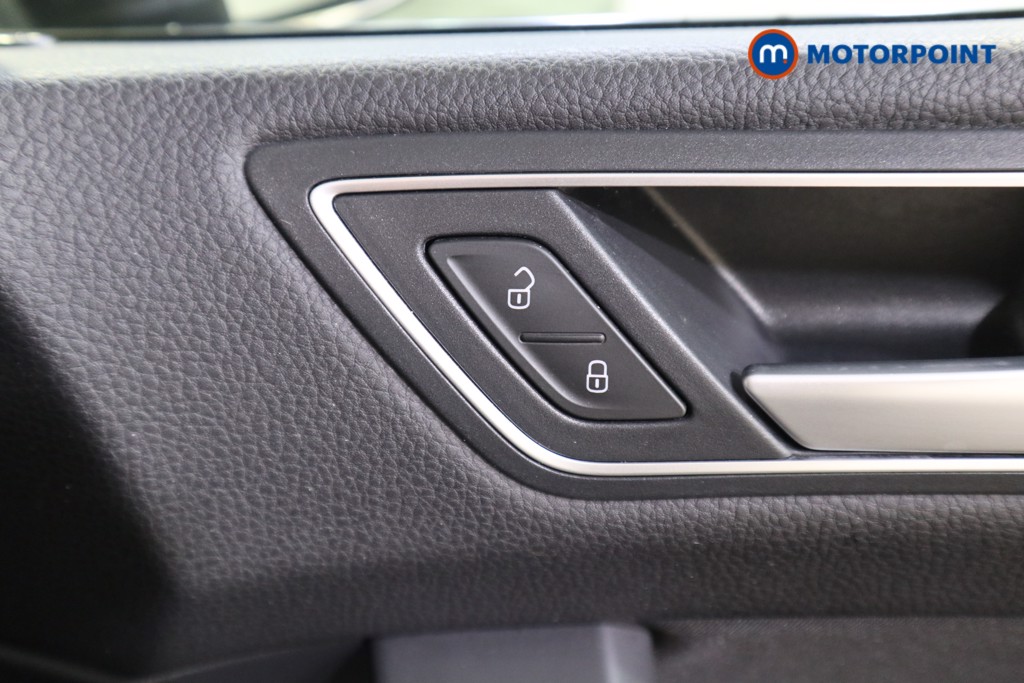 Volkswagen Touran SEL Manual Petrol People Carrier - Stock Number (1610257) - 11th supplementary image