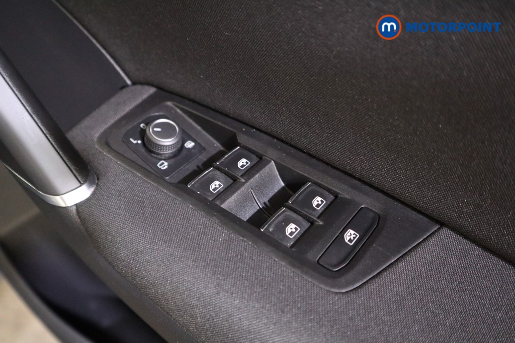 Volkswagen Touran SEL Manual Petrol People Carrier - Stock Number (1610257) - 12th supplementary image