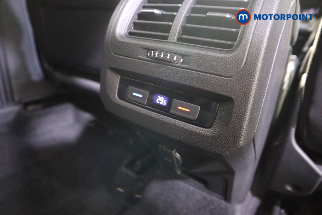 Volkswagen Touran SEL Manual Petrol People Carrier - Stock Number (1610257) - 16th supplementary image